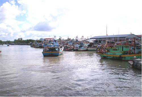 Công bố khu neo đậu tránh trú bão cho tàu cá huyện Trà Cú năm 2019