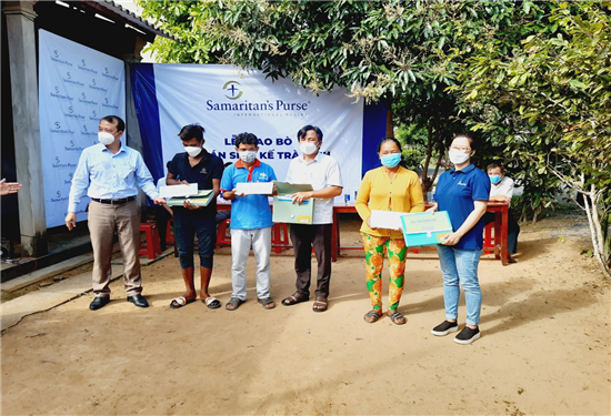 Tổ chức Samaritan's Purse: Hỗ trợ 30 con bò cho hộ nghèo xã An Quảng Hữu
