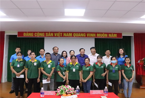 Đại biểu Quốc hội khóa XV chuyên trách Thạch Phước Bình: Thăm, tặng quà Tết cho công nhân ở Trà Cú