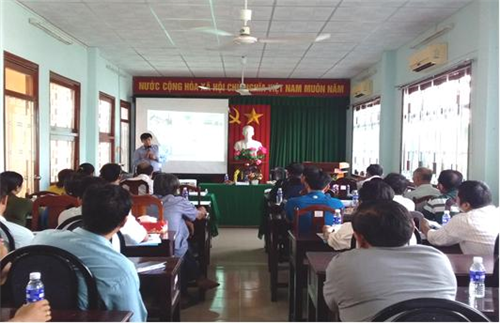 Phối hợp giới thiệu thiết bị giám sát hành trình tàu cá cho ngư dân huyện Trà Cú